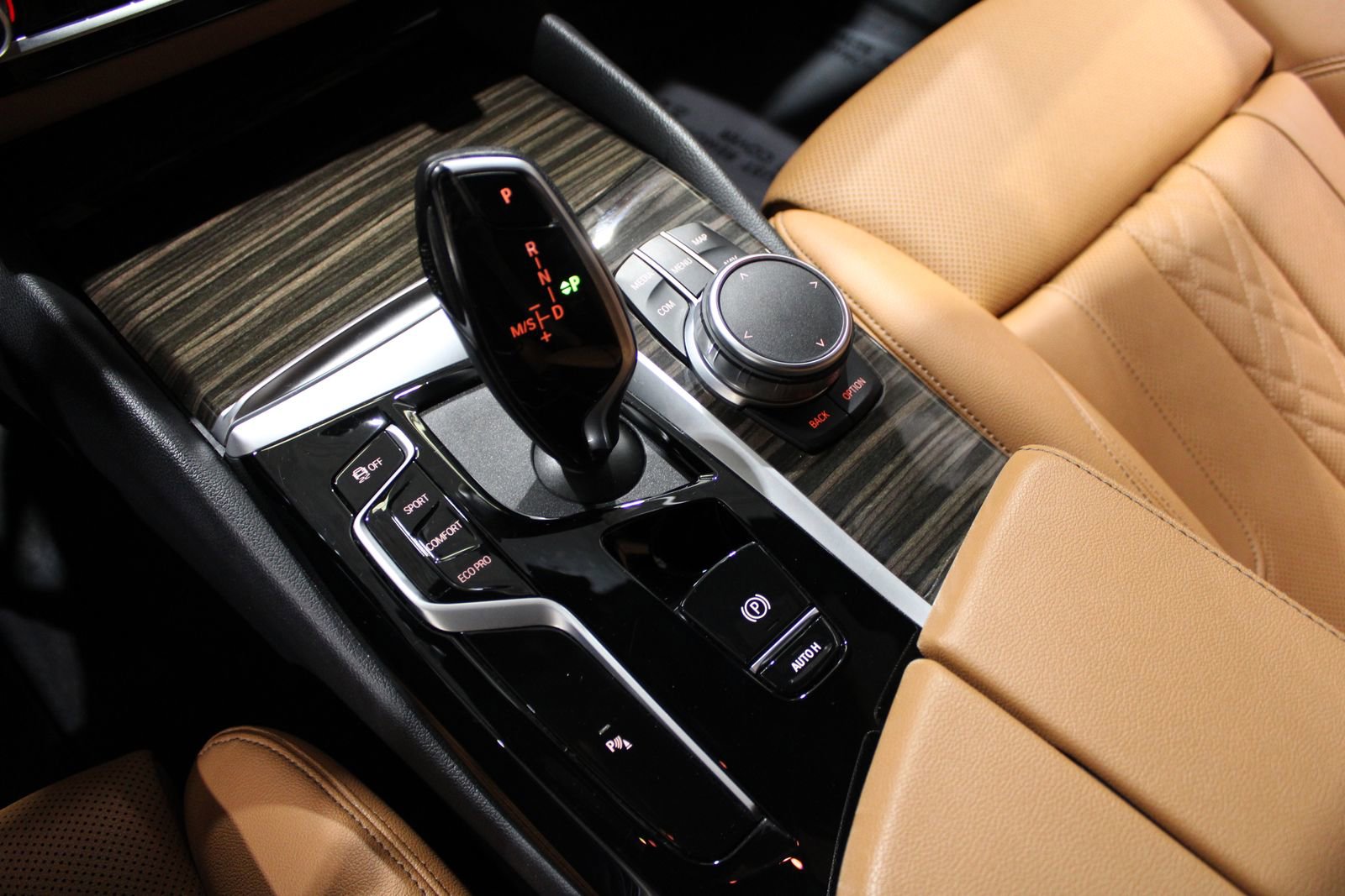 Used 2021 BMW 530i w/ Premium Package RWD image 29