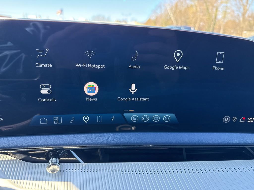 Used 2025 Cadillac Optiq Sport 2 image 20