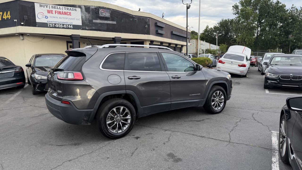 Used 2019 Jeep Cherokee Latitude Plus w/ Cold Weather Group AWD/4WD image 14