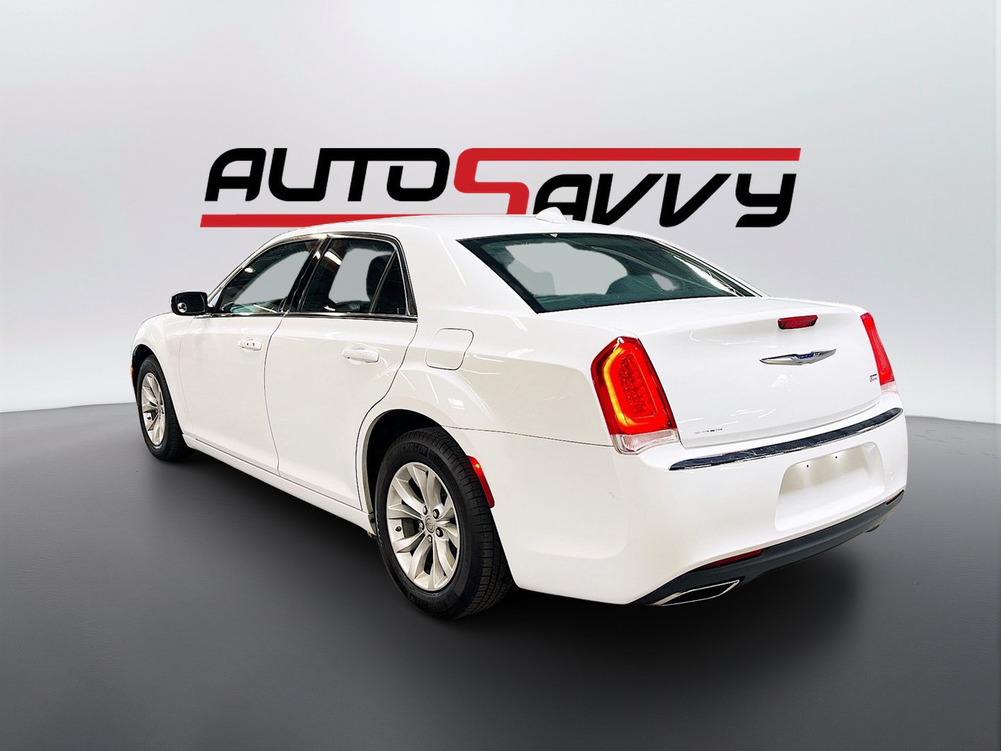 Used 2023 Chrysler 300 Touring RWD image 5