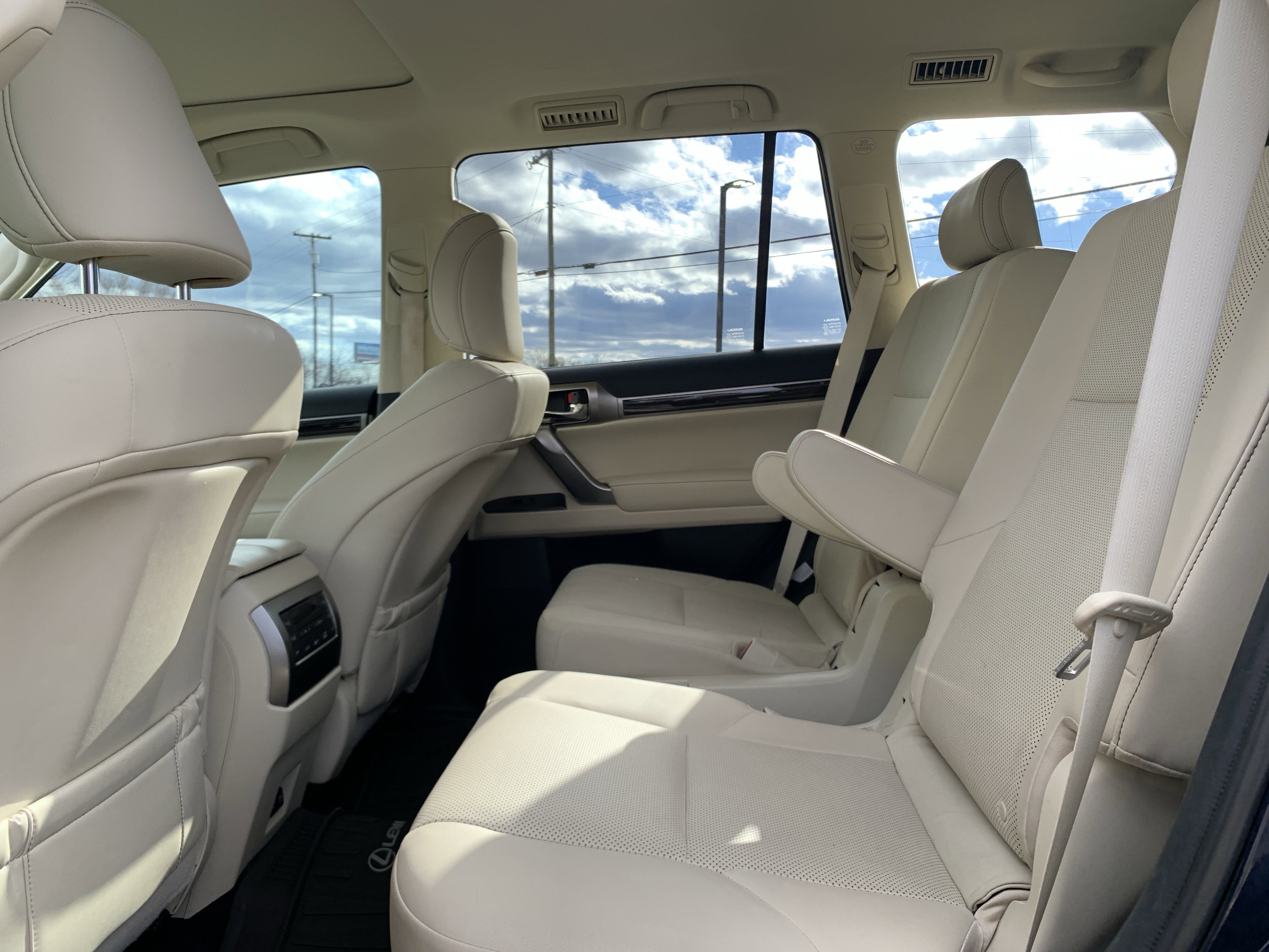 Used 2023 Lexus GX 460 Premium image 32