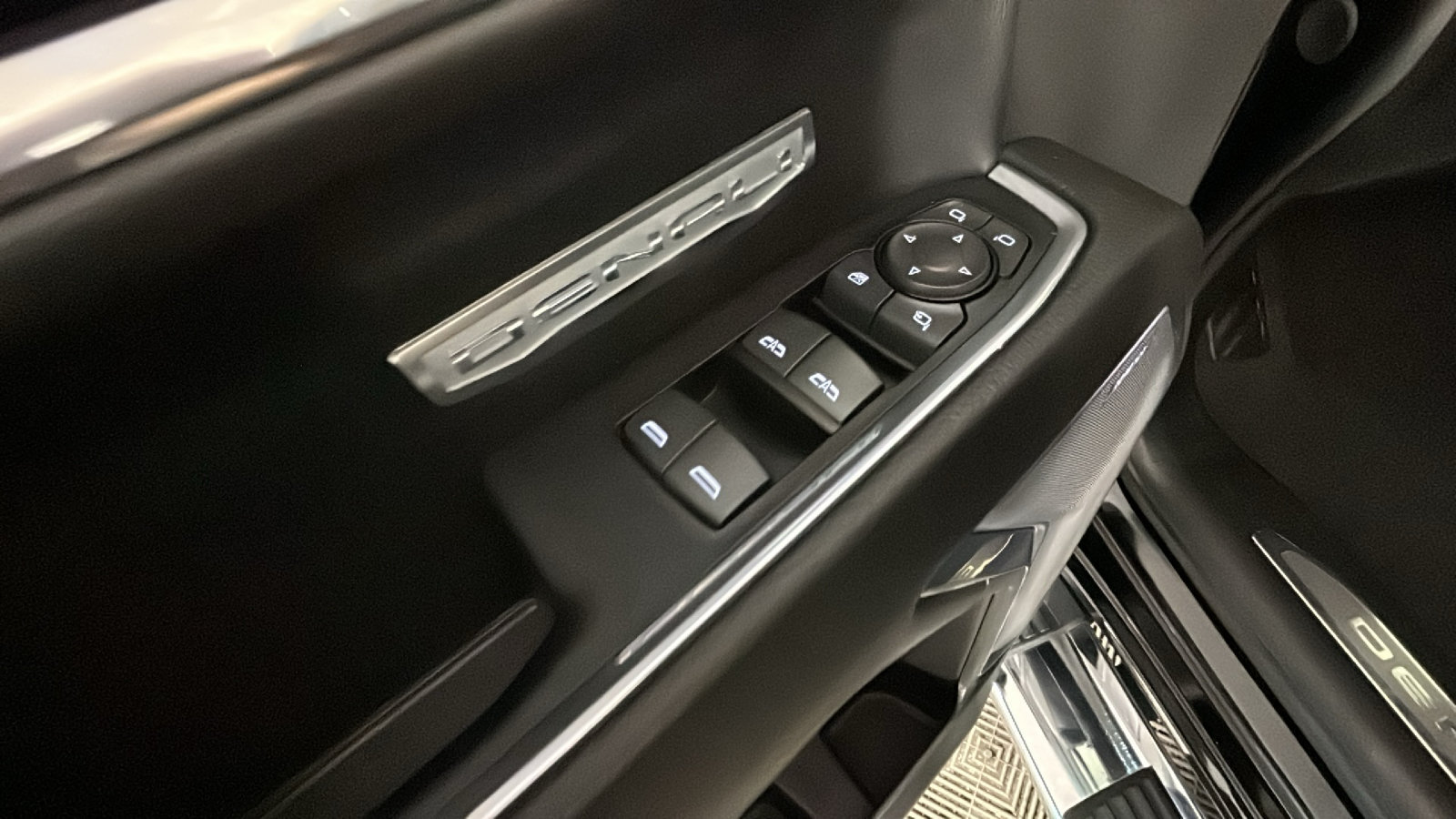Used 2024 GMC Sierra 1500 Denali w/ Technology Package AWD/4WD image 13
