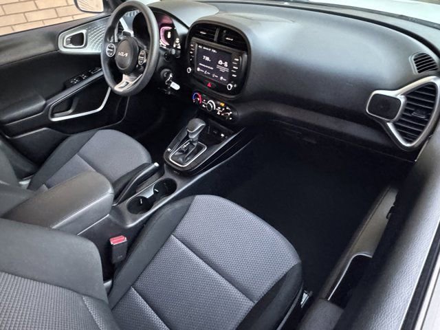 Used 2024 Kia Soul LX w/ Option Group 015 FWD image 10