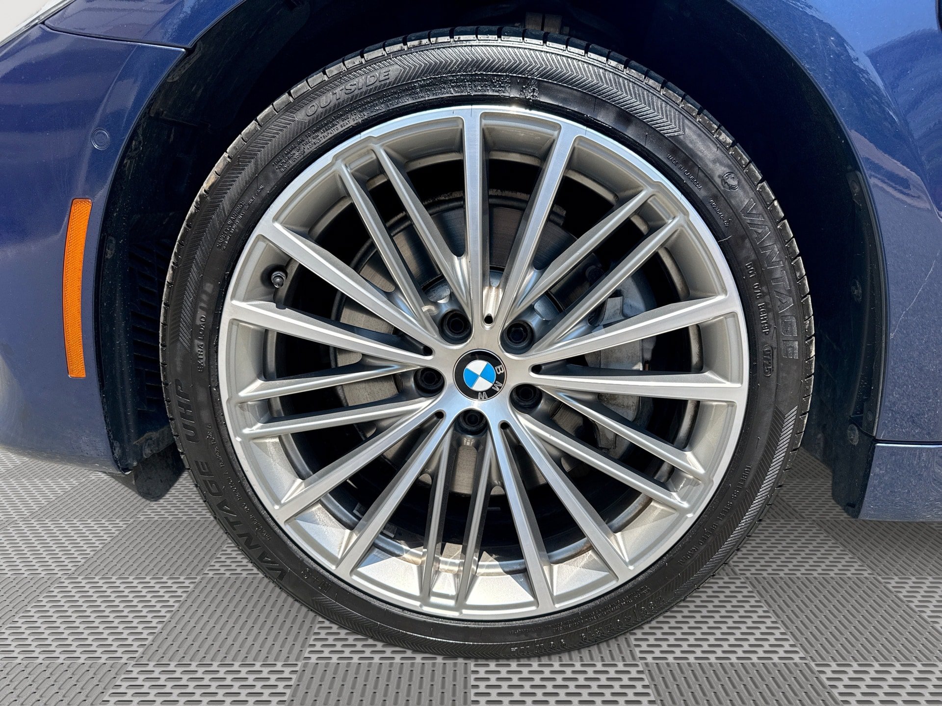 Used 2019 BMW 530e xDrive w/ Premium Package AWD/4WD image 19