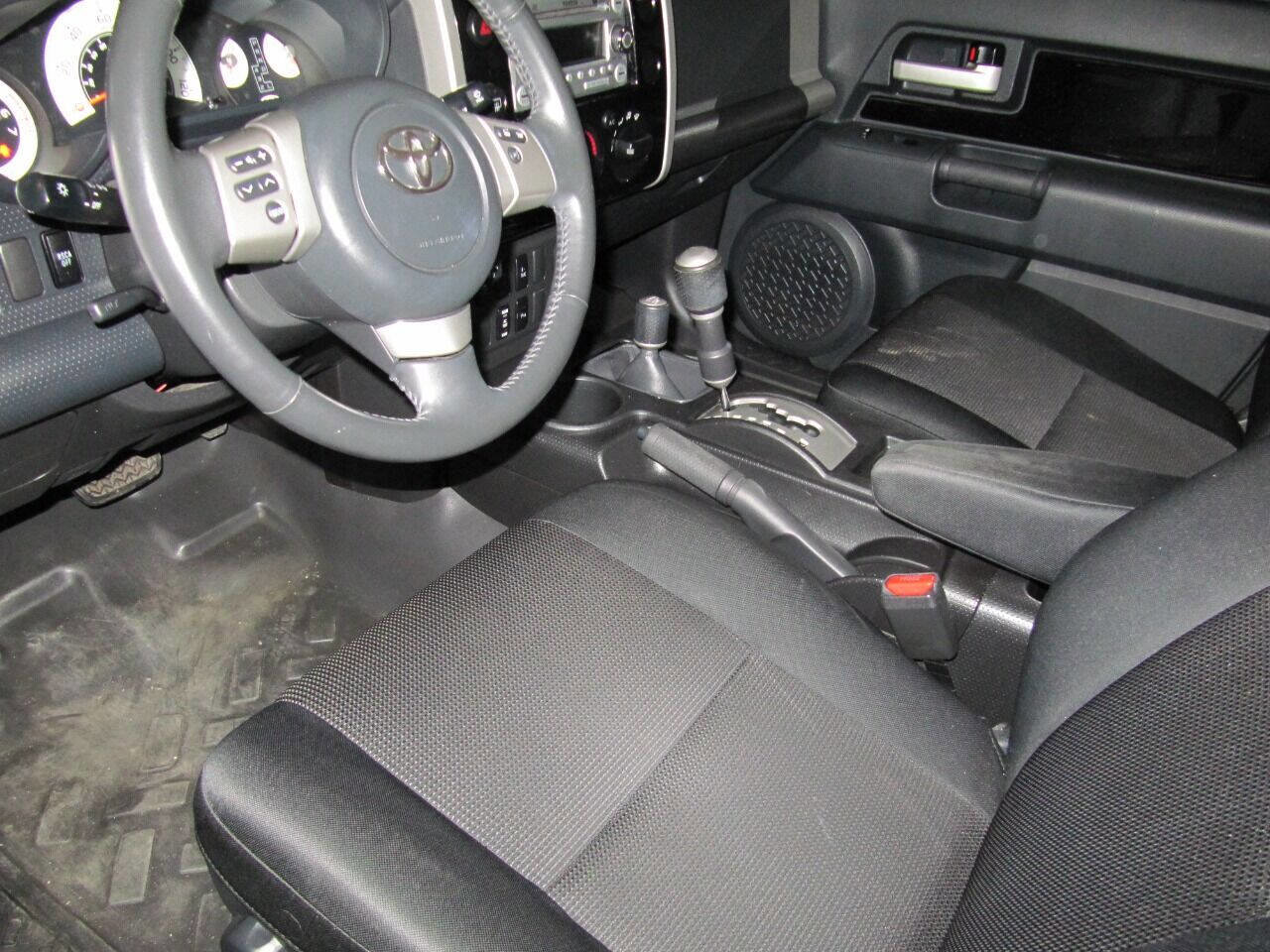 Used 2012 Toyota FJ Cruiser 4WD image 18