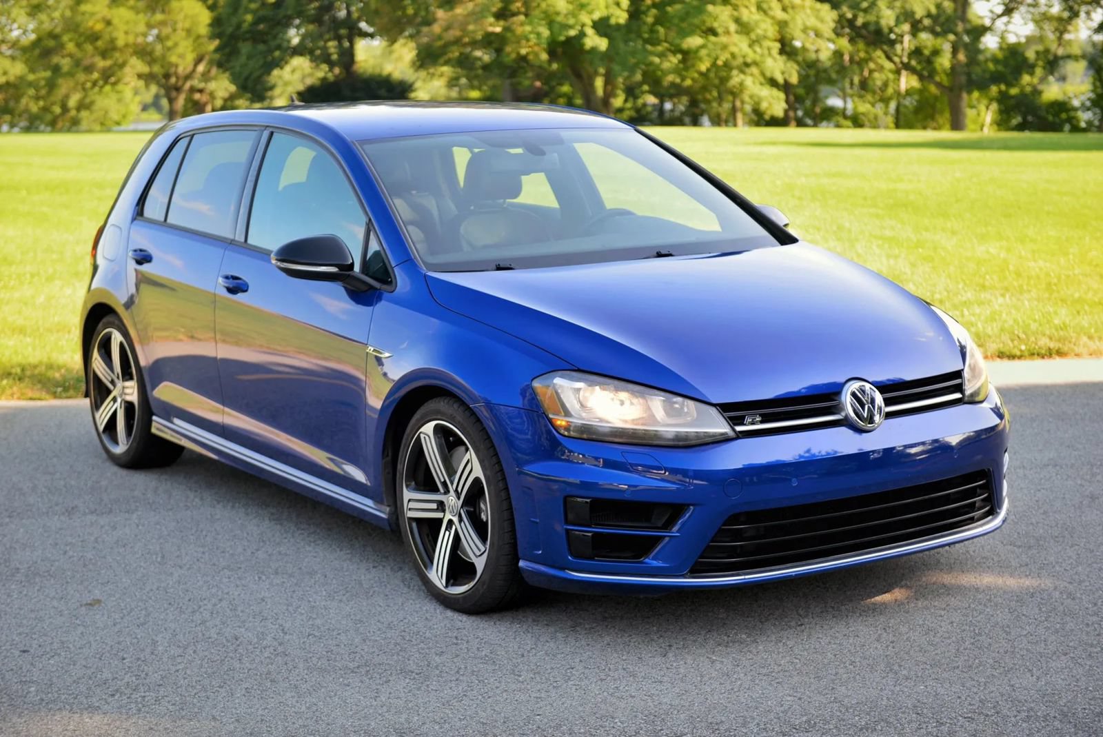Used 2015 Volkswagen Golf R 4-Door AWD/4WD image 2