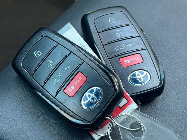 Certified 2022 Toyota Venza XLE AWD/4WD image 19