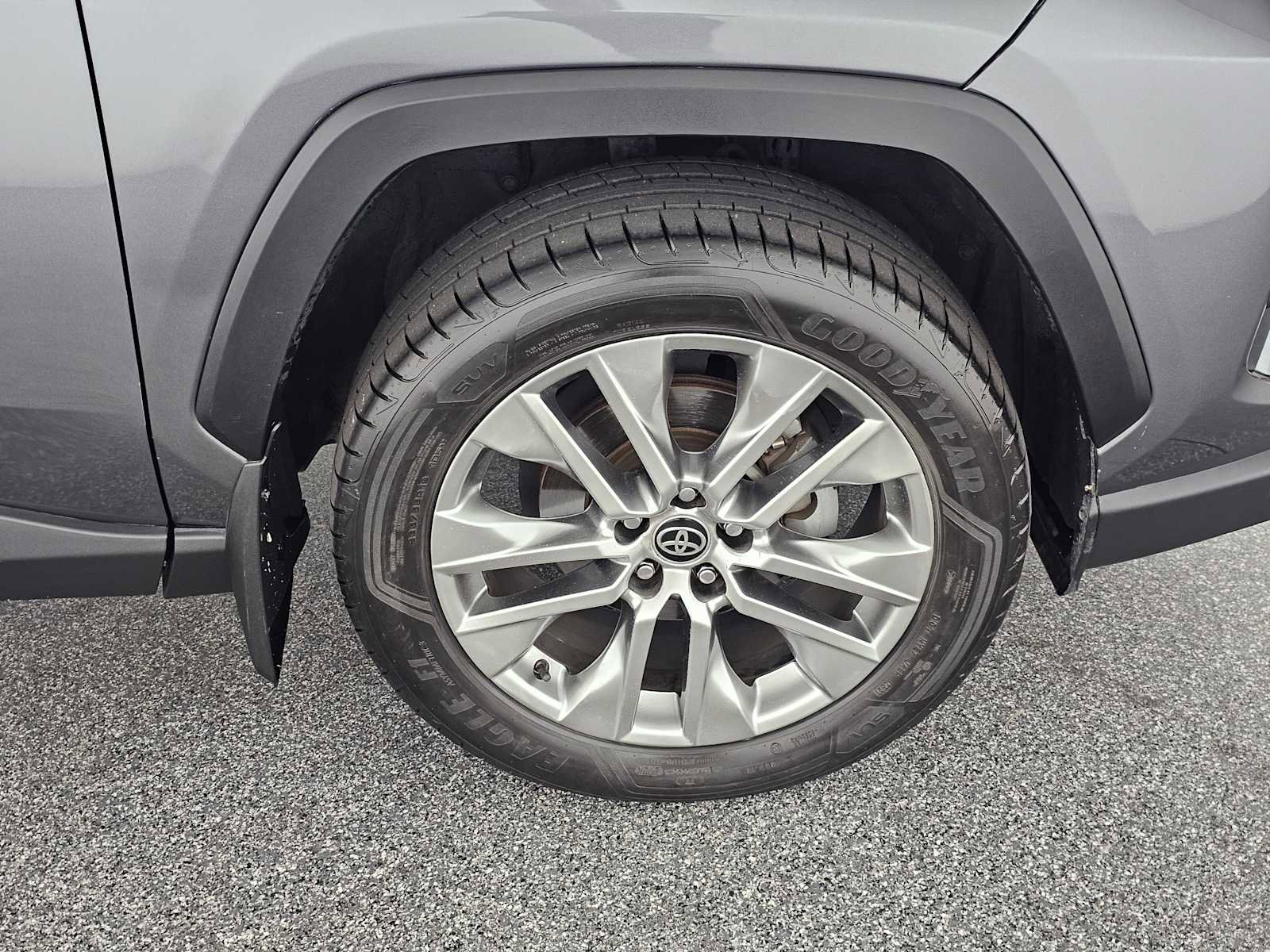 Used 2022 Toyota RAV4 XLE Premium image 9