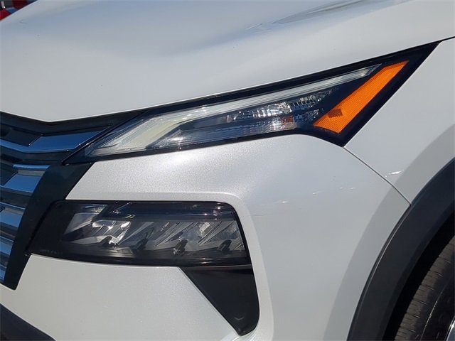 Used 2024 Nissan Rogue SV image 10