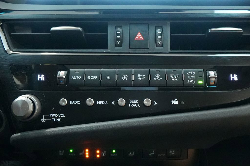 Used 2023 Lexus ES 350 Luxury w/ Accessory Package (Z2) image 35