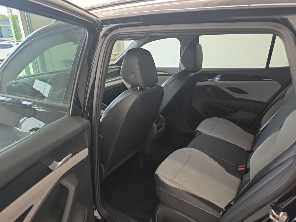 New 2026 Volkswagen Tiguan SE R-Line AWD/4WD image 24