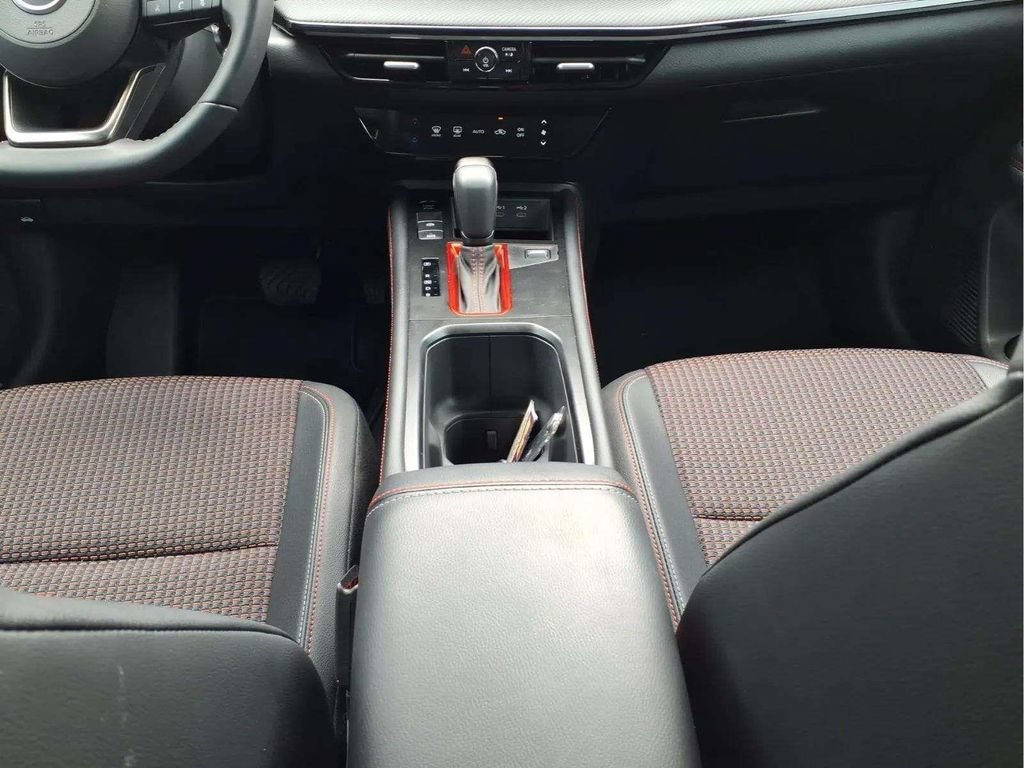 Used 2025 Nissan Kicks SR FWD image 11