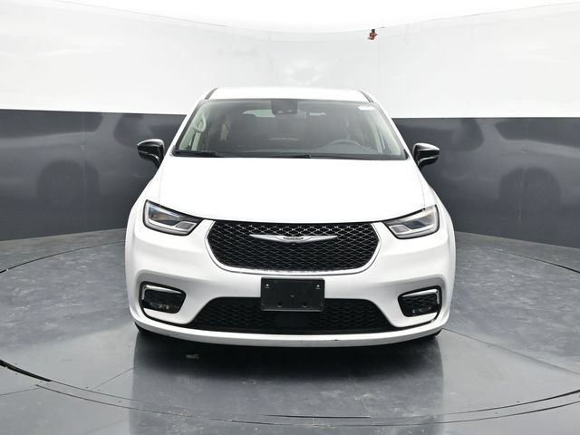Used 2024 Chrysler Pacifica Limited FWD image 2