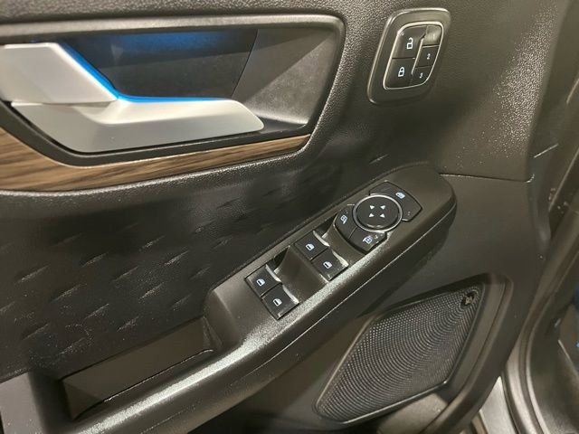 Used 2020 Ford Escape Titanium image 40