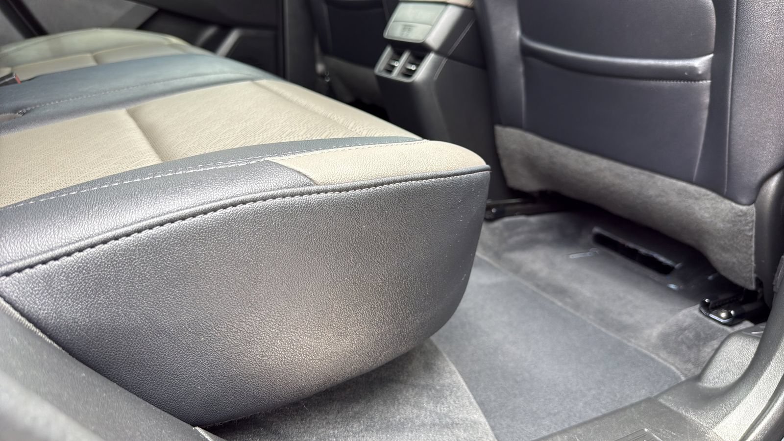Used 2025 Chevrolet Equinox LT w/ Convenience Package II FWD image 24