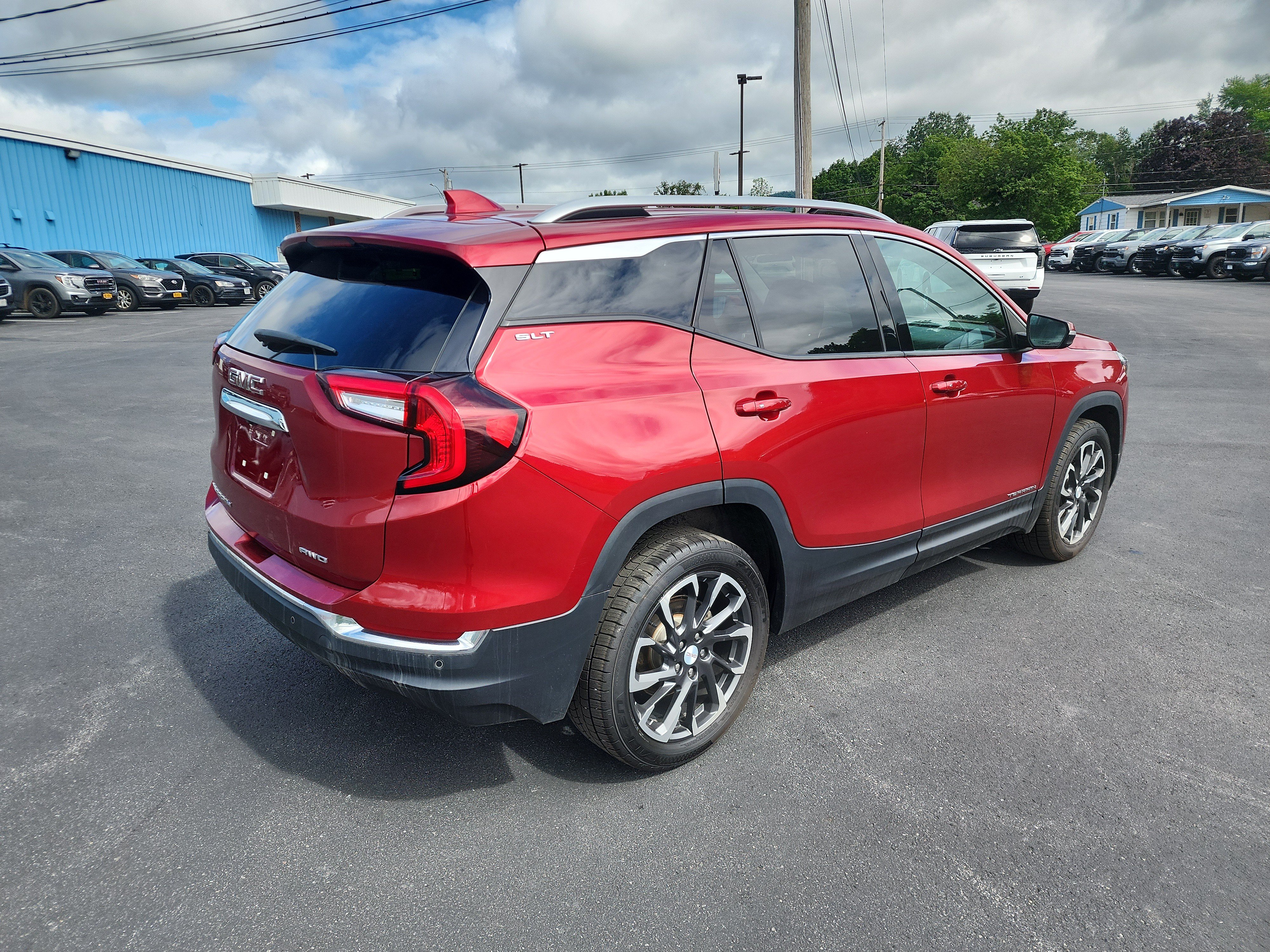 Certified 2022 GMC Terrain SLT w/ Infotainment Package II AWD/4WD image 8