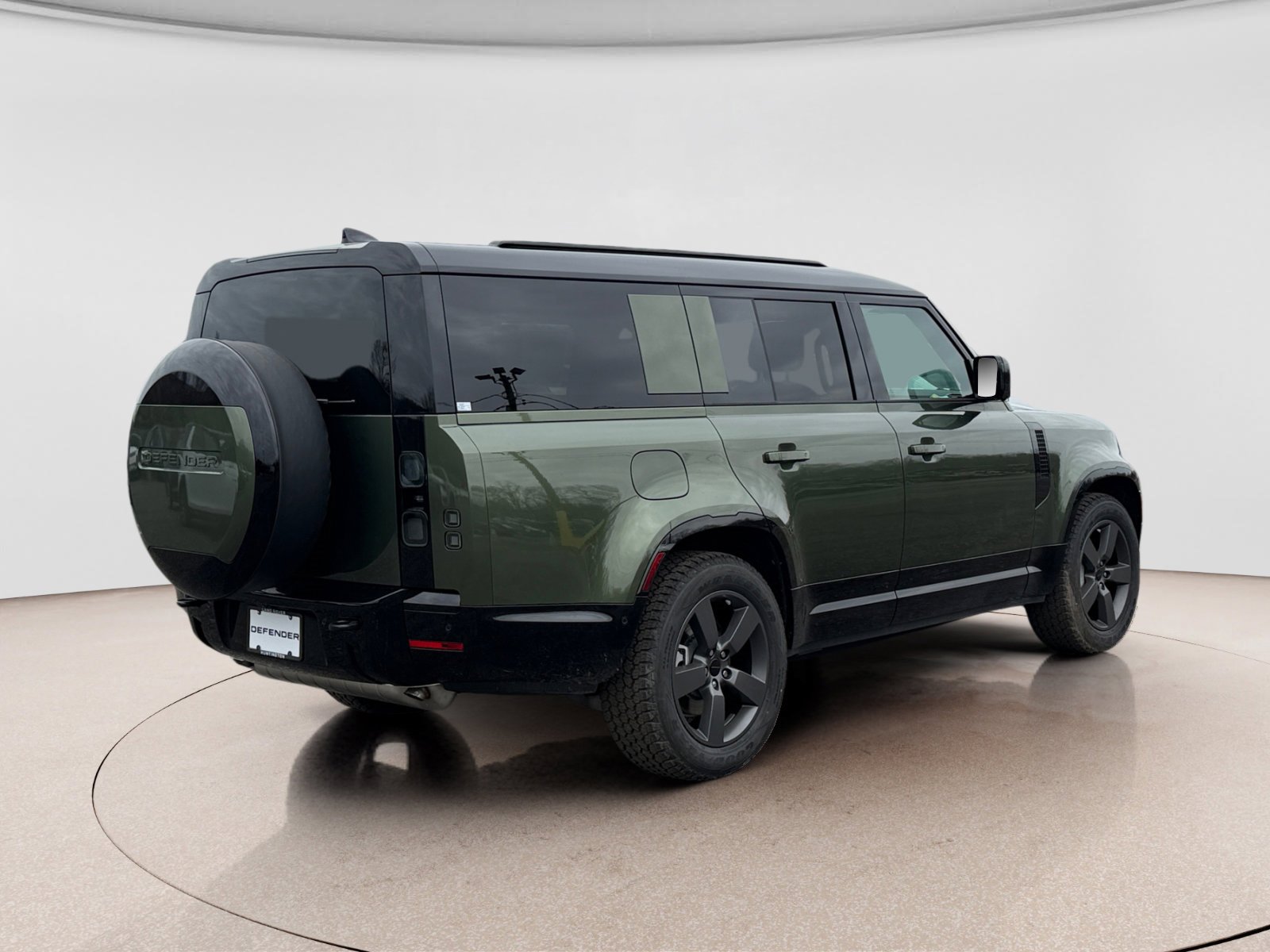 New 2026 Land Rover Defender 130 X-Dynamic SE image 5