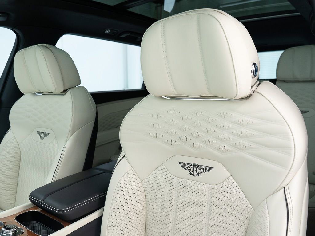 Certified 2024 Bentley Bentayga Extended Wheelbase AWD/4WD image 16