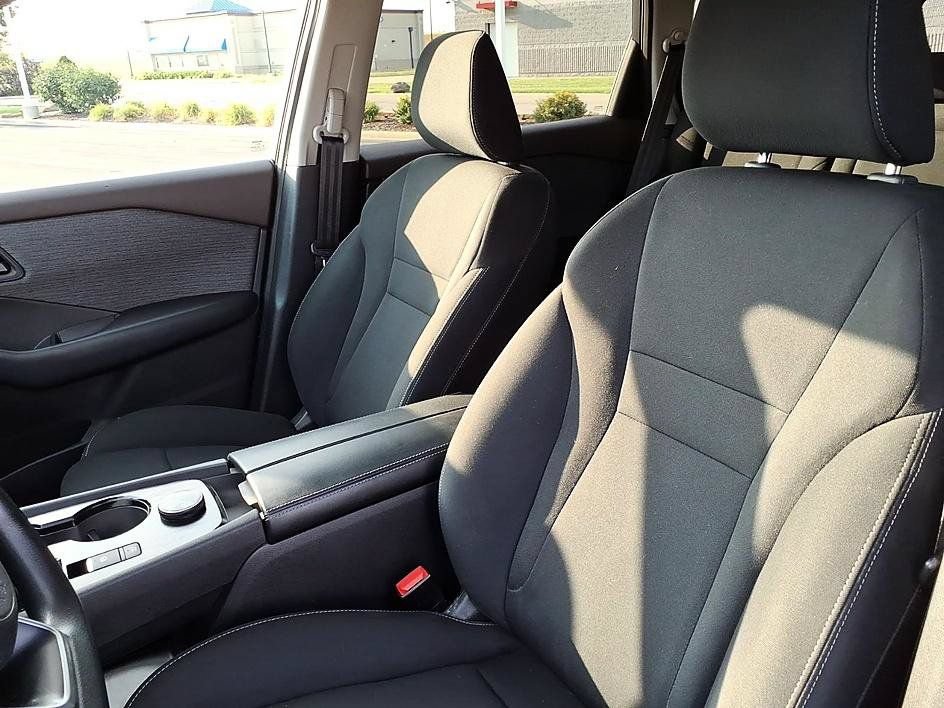Used 2023 Nissan Rogue S AWD/4WD image 15