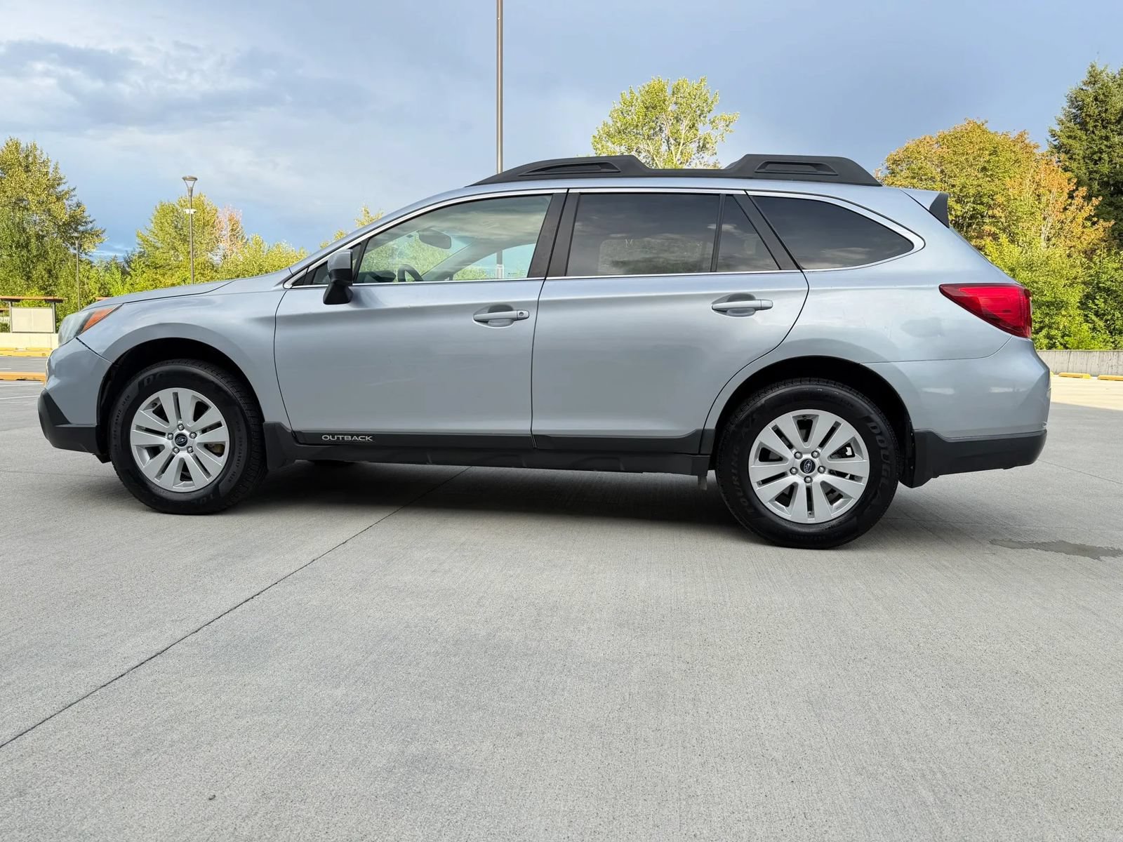 Used 2015 Subaru Outback 2.5i Premium AWD/4WD image 5
