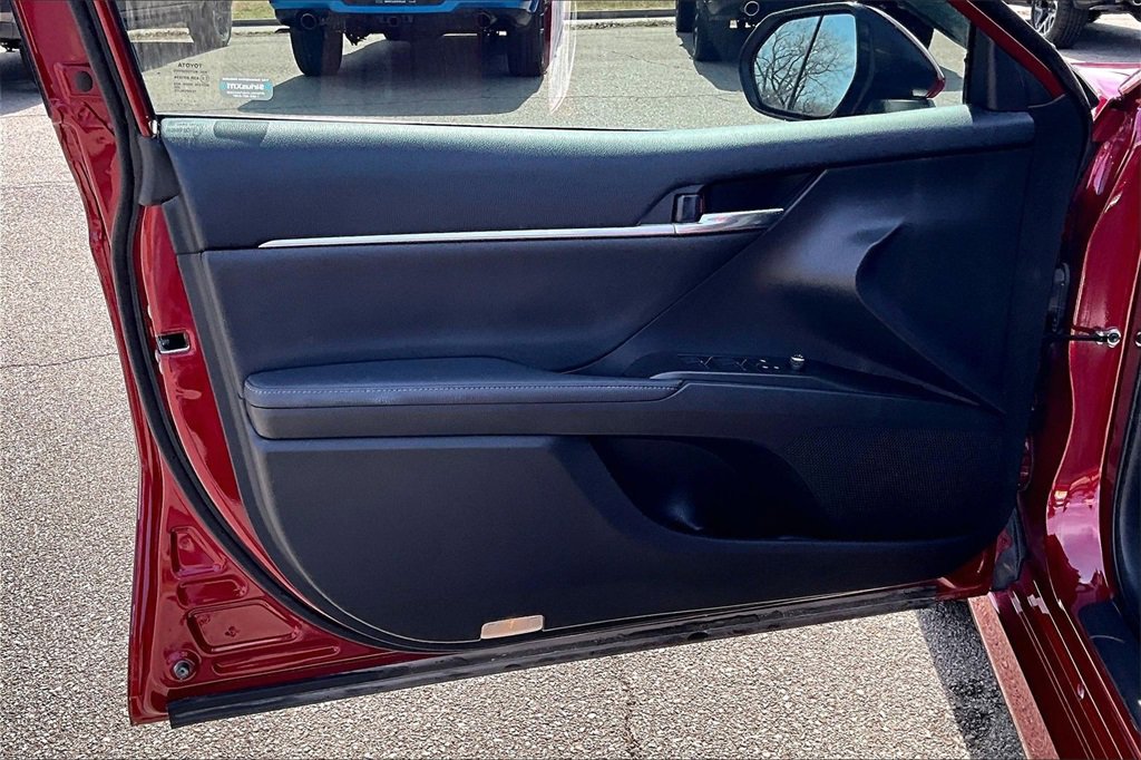 Used 2022 Toyota Camry XLE w/ Navigation Upgrade Package image 20