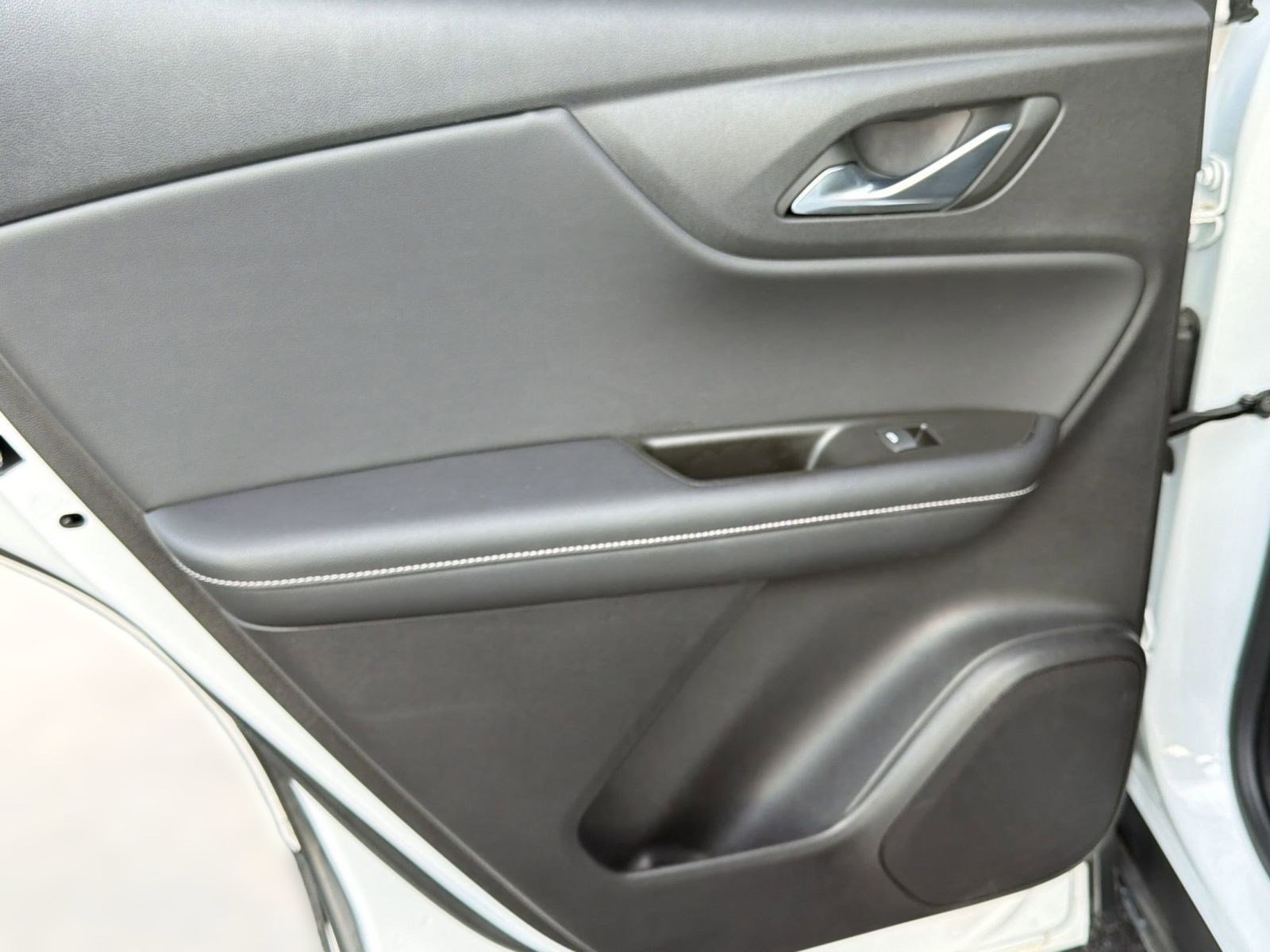 Used 2025 Chevrolet Blazer LT FWD image 29