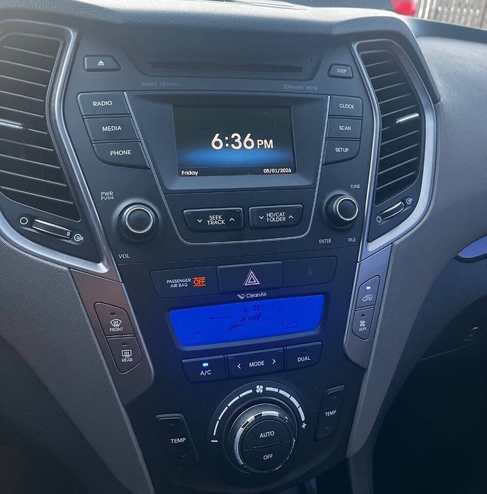Used 2016 Hyundai Santa Fe SE w/ Option Group 02 FWD image 17