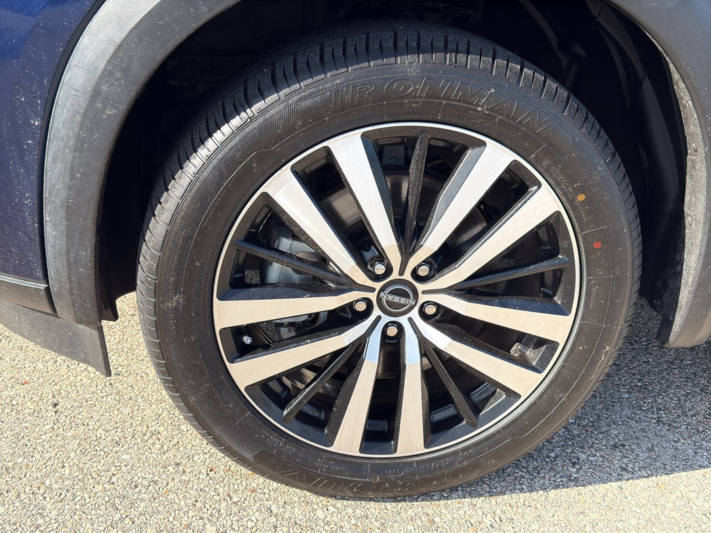 Used 2023 Nissan Pathfinder Platinum w/ Black Appearance Package FWD image 8