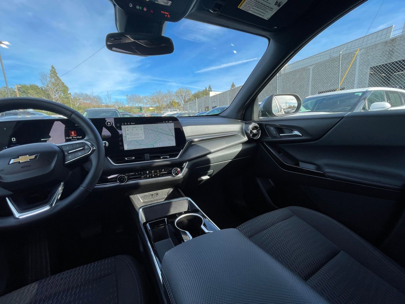 Used 2025 Chevrolet Equinox LT image 36