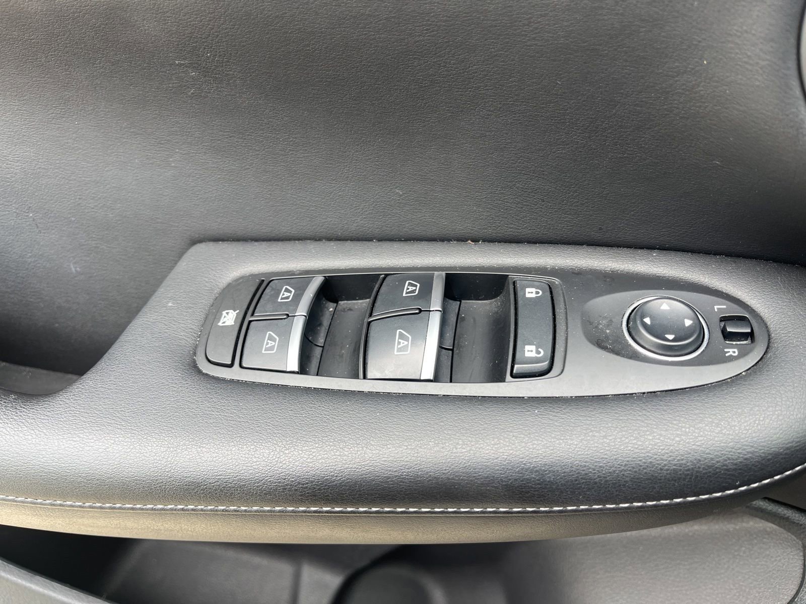 Used 2021 INFINITI QX50 Luxe w/ Appearance Package FWD image 9