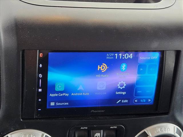 Used 2014 Jeep Wrangler Unlimited Sahara w/ Connectivity Group AWD/4WD image 10