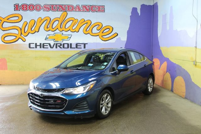 Used 2019 Chevrolet Cruze LT w/ LT True North Edition FWD image 2
