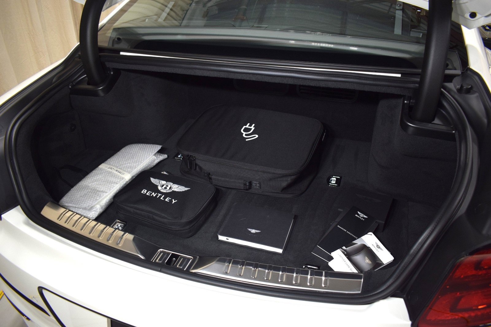 New 2025 Bentley Flying Spur Plug-In Hybrid image 40