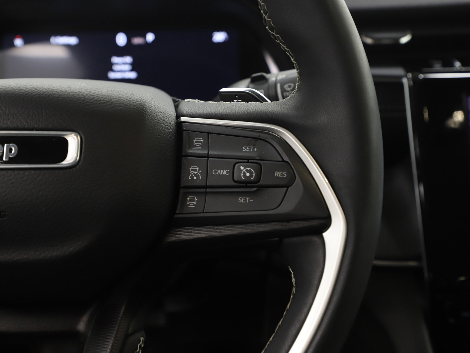 Used 2023 Jeep Grand Cherokee Laredo w/ Luxury Tech Group I image 19