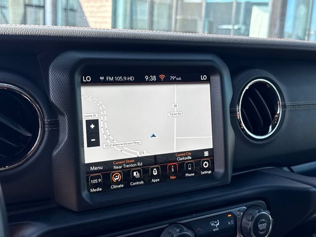 Used 2021 Jeep Wrangler Unlimited Sahara AWD/4WD image 31