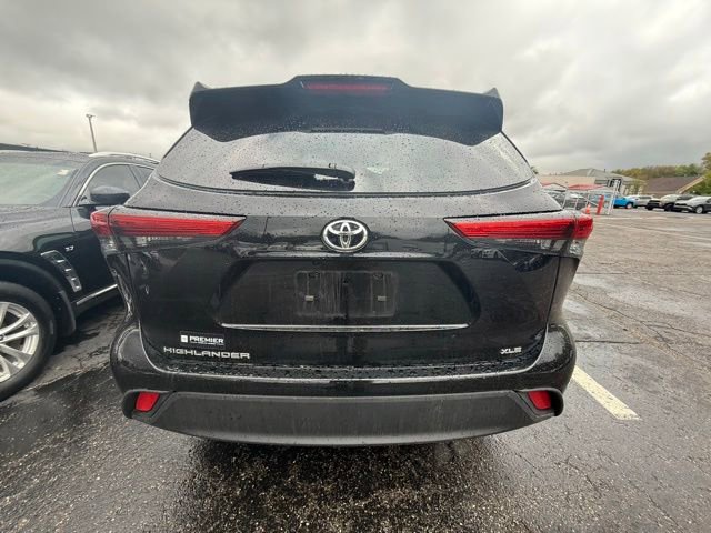 Used 2023 Toyota Highlander XLE FWD image 4