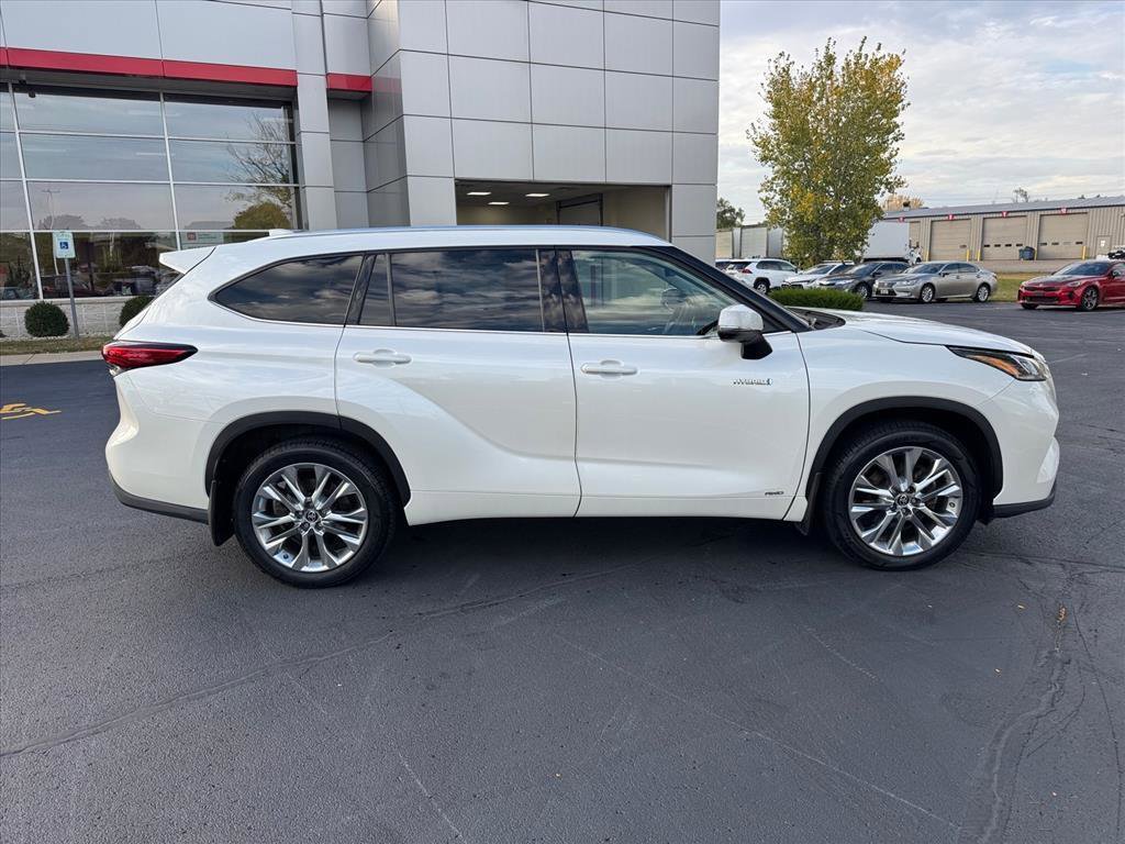 Certified 2021 Toyota Highlander Limited image 2