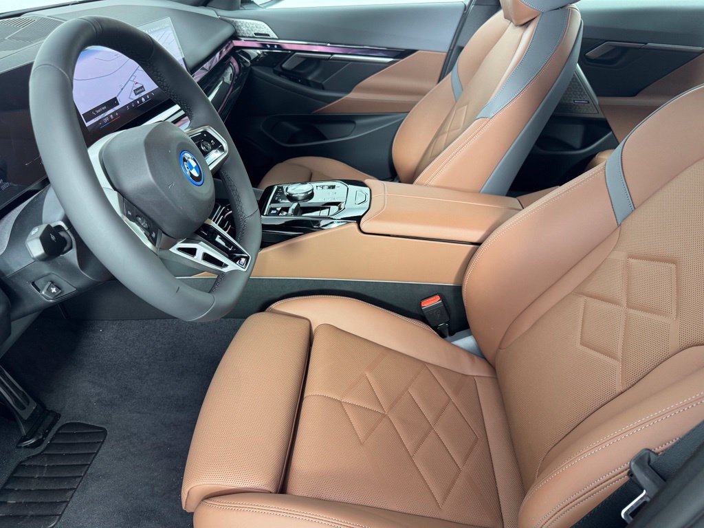 New 2027 BMW 550e xDrive AWD/4WD image 13