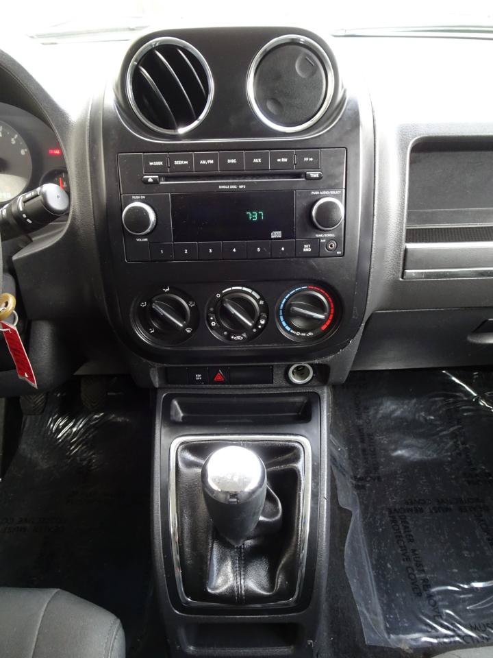 Used 2009 Jeep Compass Sport FWD image 14