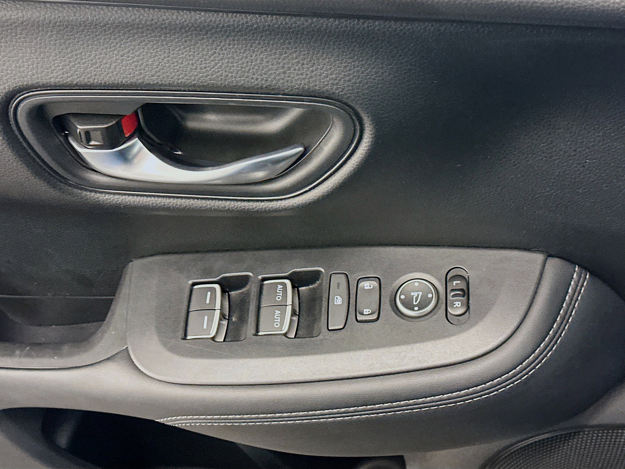 Used 2025 Honda HR-V EX-L image 15