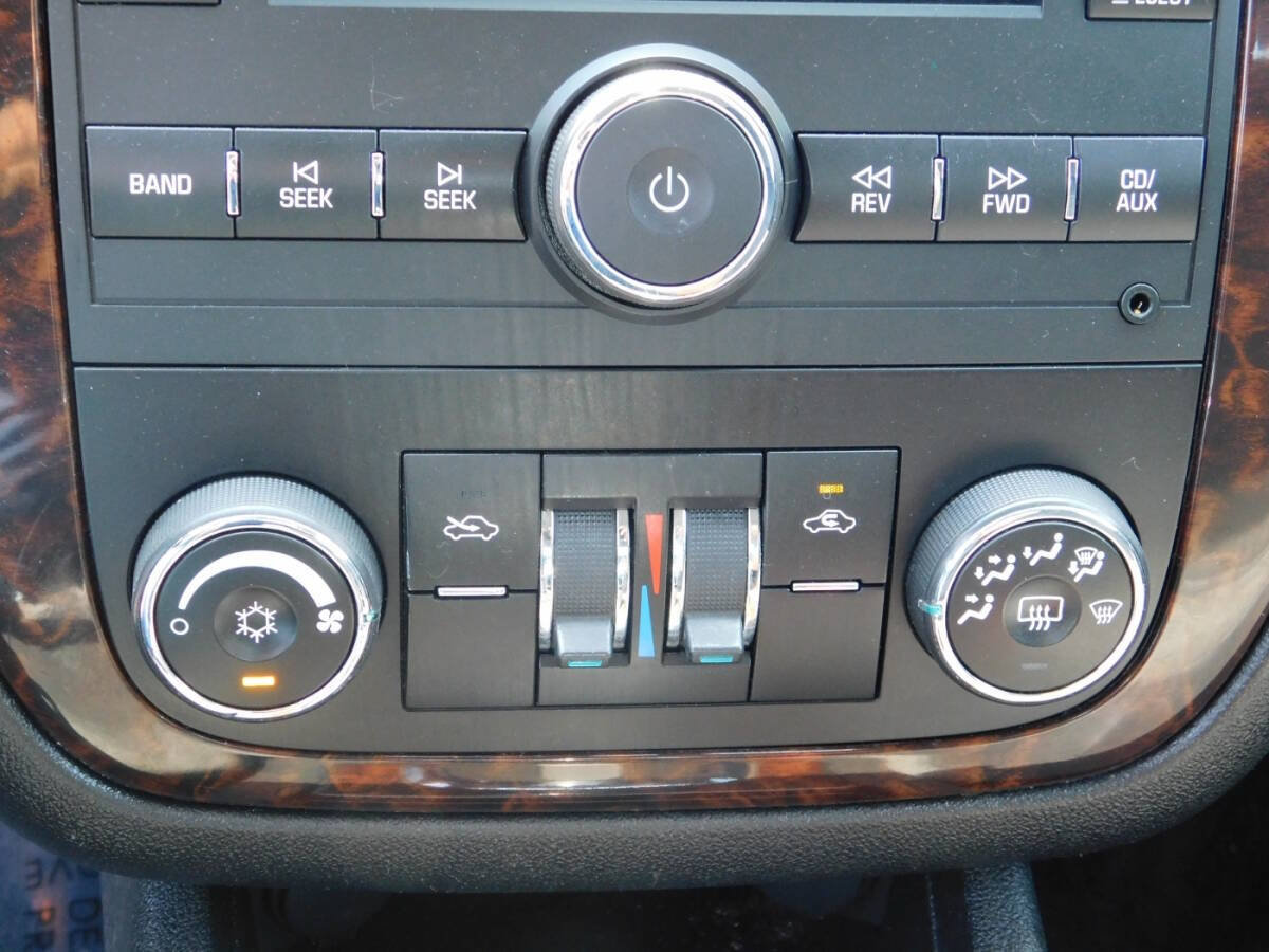 Used 2015 Chevrolet Impala LT w/ LT Sunroof Package FWD image 12