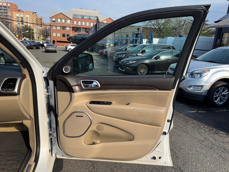 Used 2016 Jeep Grand Cherokee Overland image 13