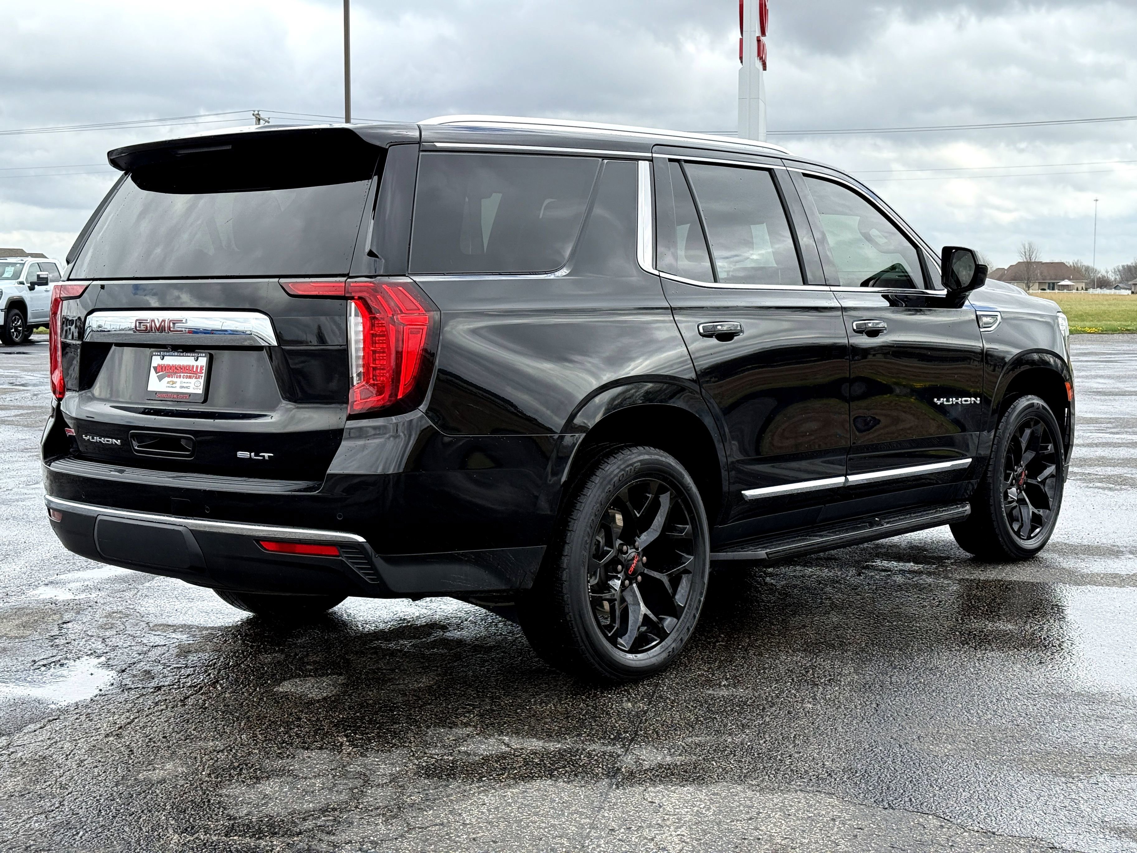 Used 2022 GMC Yukon SLT AWD/4WD image 3