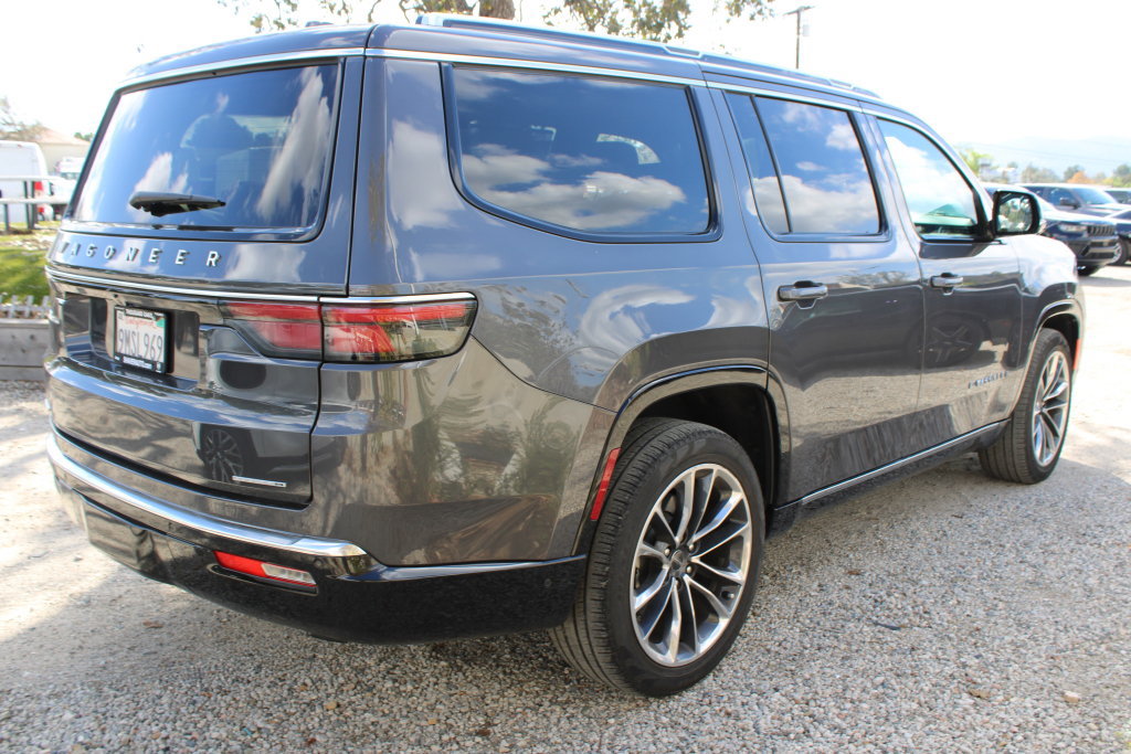 Used 2023 Jeep Wagoneer Series III w/ Premium Group I AWD/4WD image 4