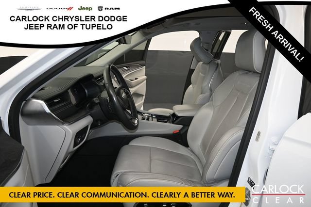 Used 2023 Jeep Grand Cherokee Overland w/ Luxury Tech Group IV AWD/4WD image 12