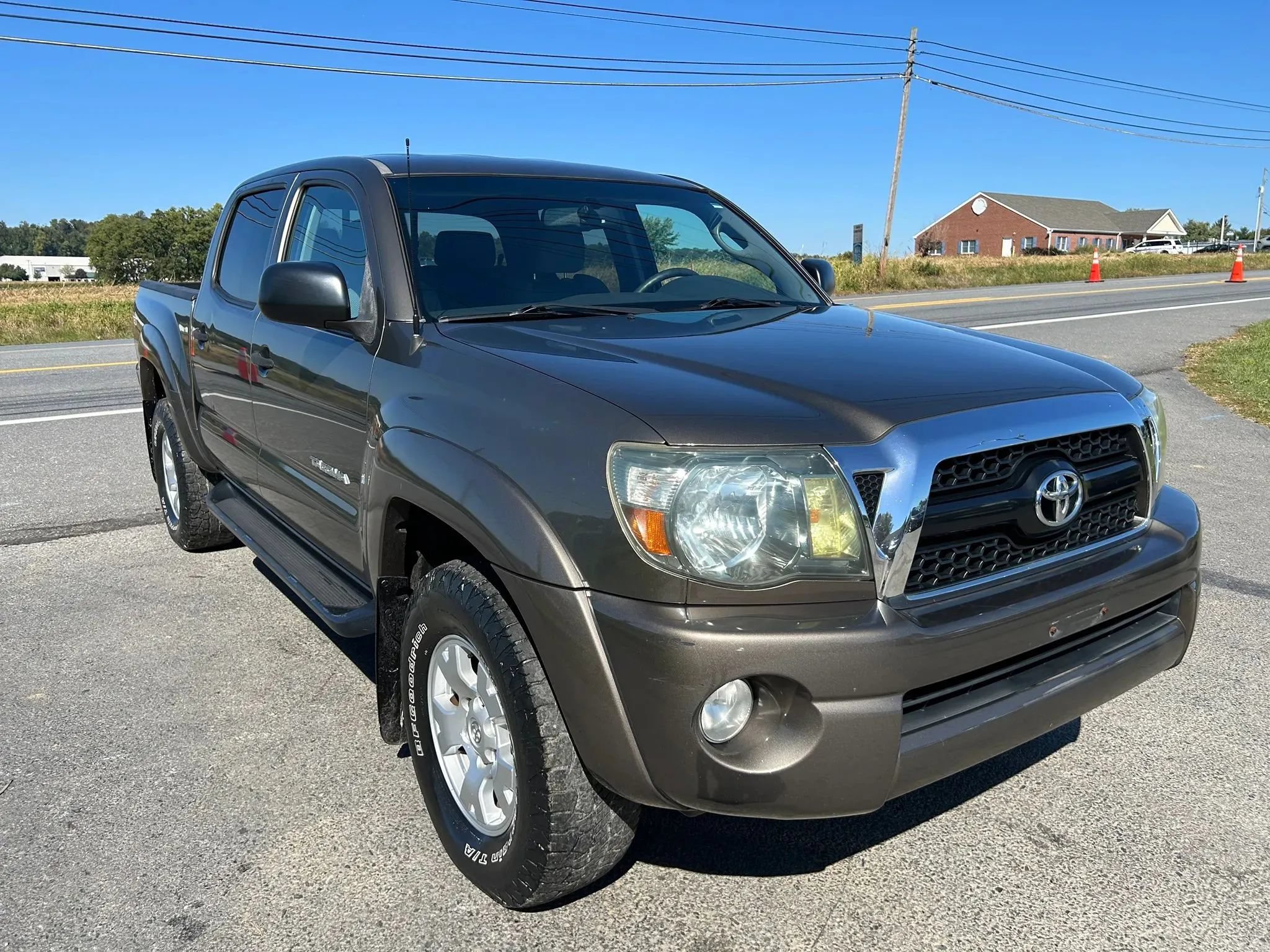 Used 2011 Toyota Tacoma 4x4 Double Cab w/ TRD Off-Road Pkg image 3