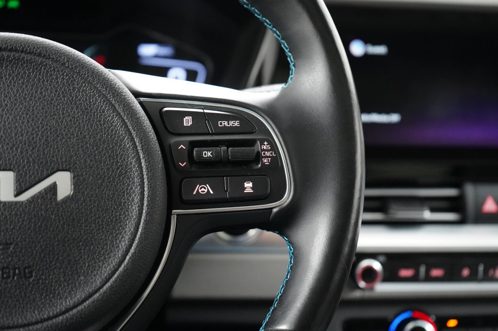 Used 2022 Kia Niro EX Premium FWD image 16