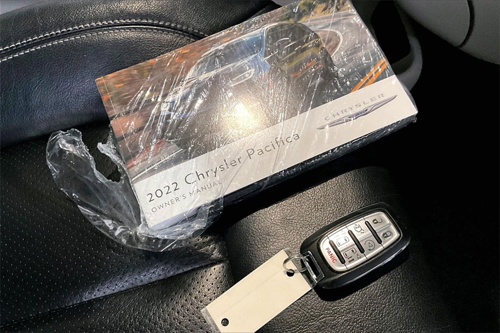 Used 2022 Chrysler Pacifica Touring-L image 34