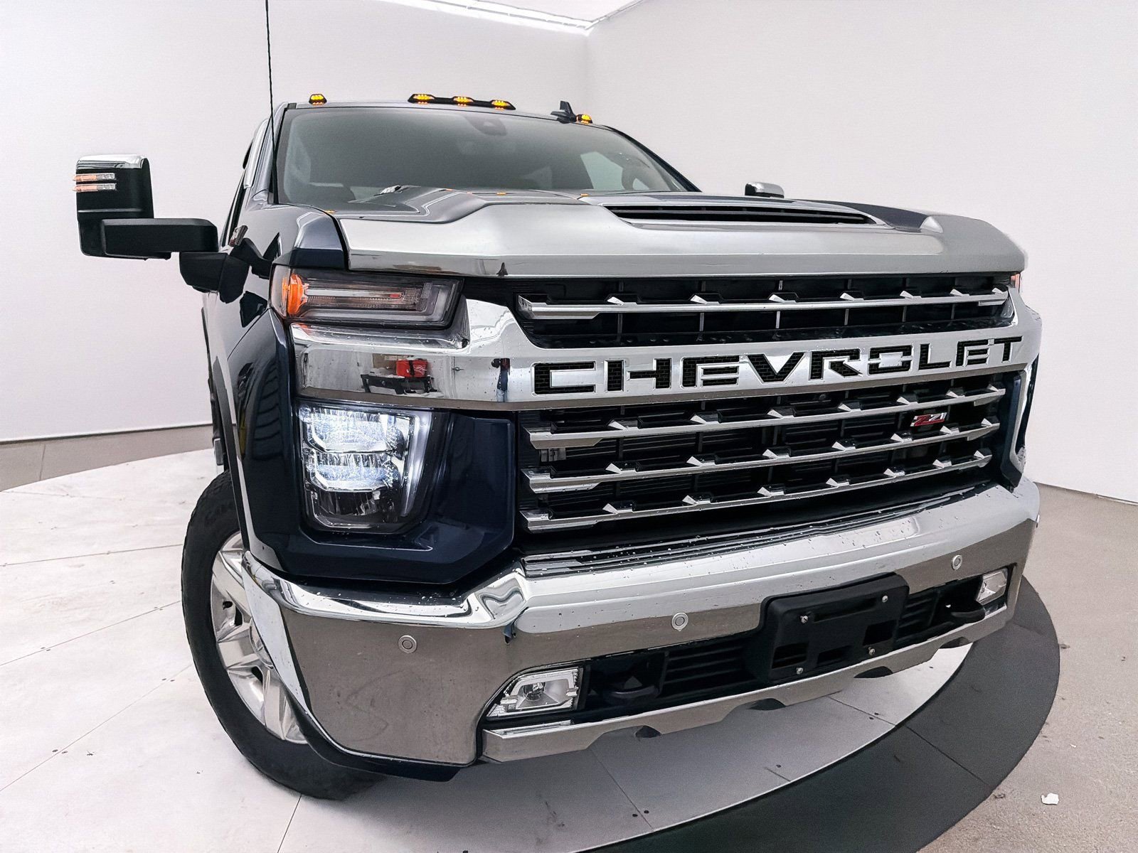 Used 2020 Chevrolet Silverado 2500 LTZ w/ LTZ Premium Package image 2
