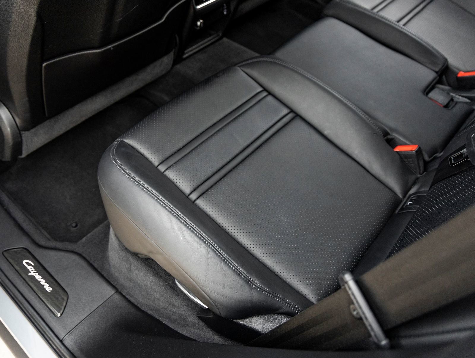 Certified 2021 Porsche Cayenne GTS image 32